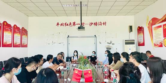 会议室里的人们描述已自动生成